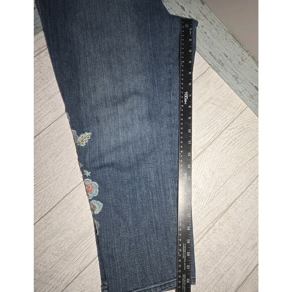 J Jill Denim Cropped Authentic Fit Floral Embroidered Size 18 PLUS Boho Cottage - Picture 6 of 7